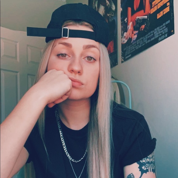 Meet your Posher, Zoe - Picture 1 of 1